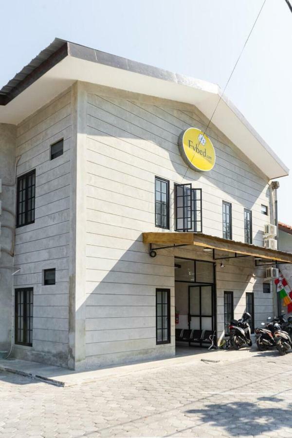Fybed Aparthotel Semarang Ngoại thất bức ảnh